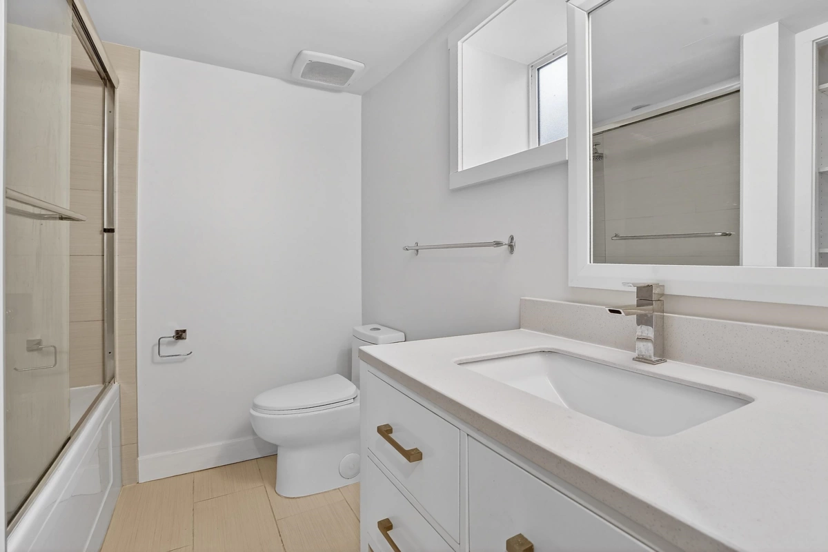 Guest Bathroom Photo of 12106 214 Street, Maple Ridge, BC