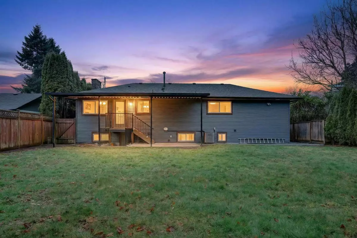 Hallway Photo of 12106 214 Street, Maple Ridge, BC