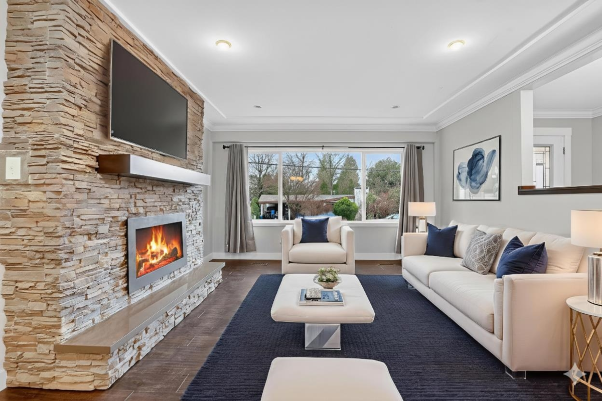 Living Room Photo of 12106 214 Street, Maple Ridge, BC