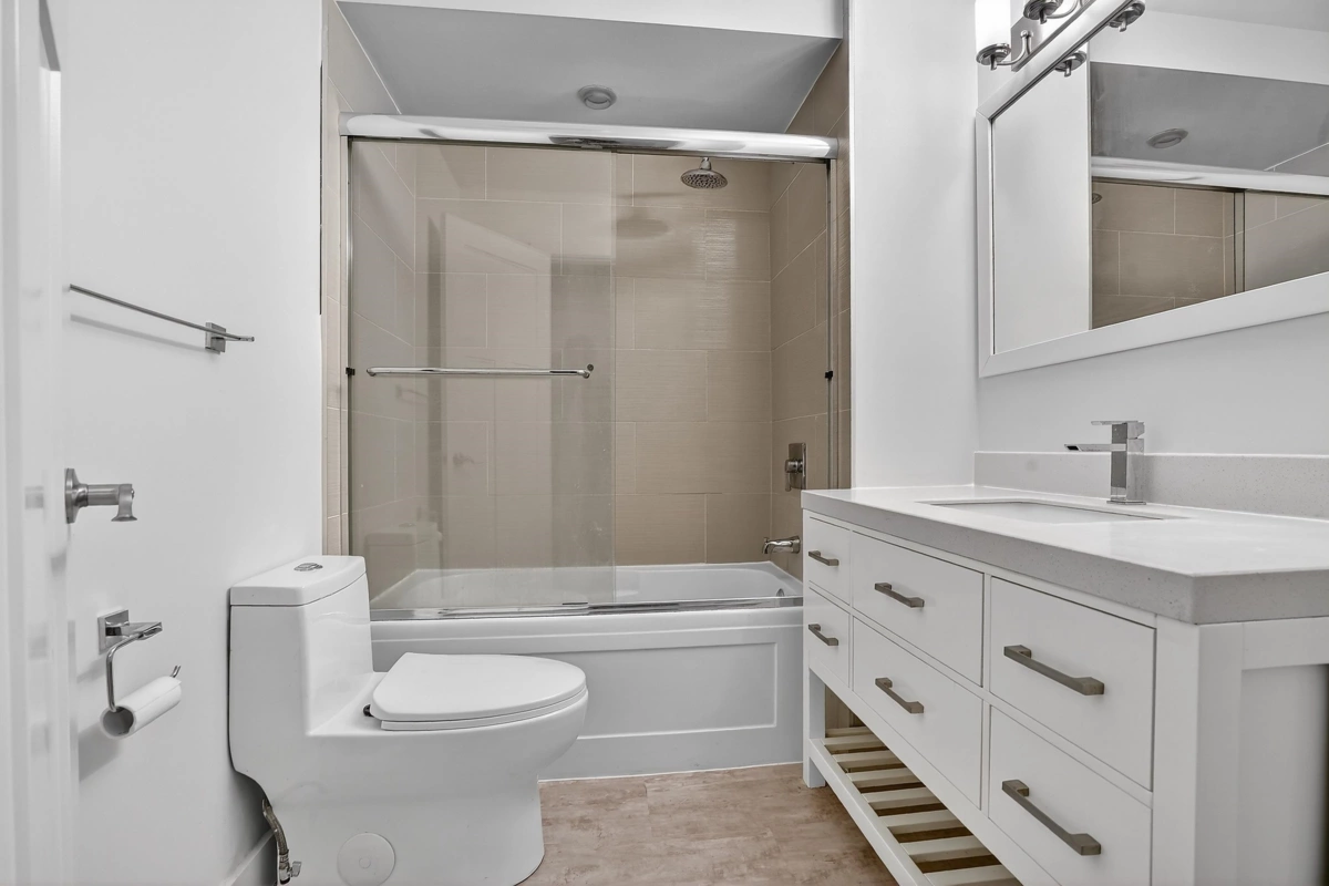 Primary Bathroom Photo of 12106 214 Street, Maple Ridge, BC