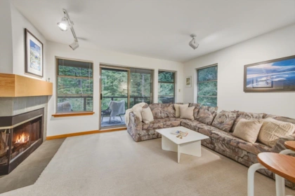 1102 3050 Hillcrest Drive, Whistler, BC, Whistler — Townhouse for sale