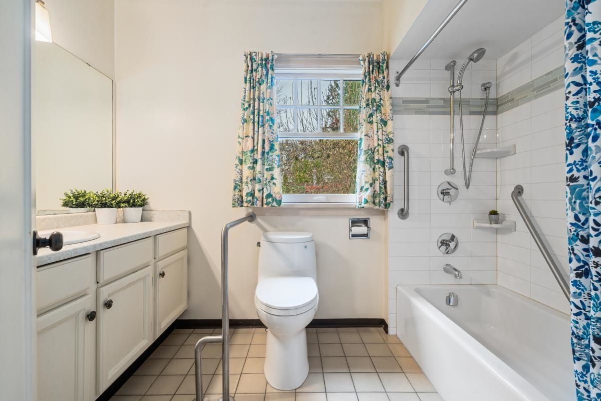 Bedroom 4 Photo of 5584 Maple Street, Vancouver, BC