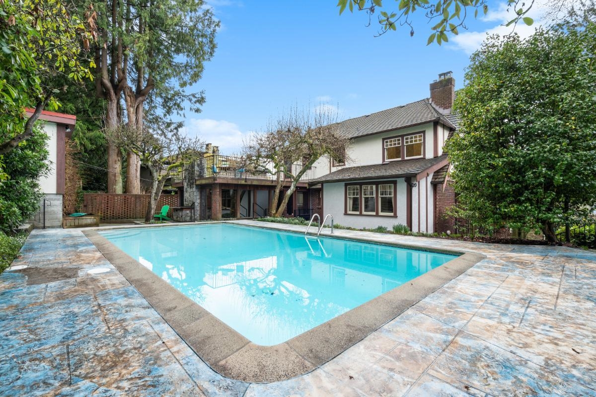 Garden / Landscaping Photo of 5584 Maple Street, Vancouver, BC