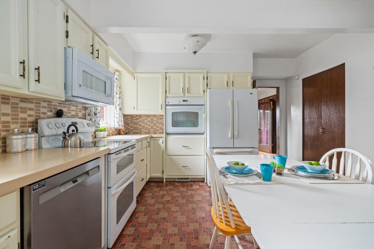 Walk-In Closet Photo of 5584 Maple Street, Vancouver, BC