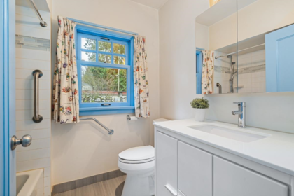 Powder Room Photo of 5584 Maple Street, Vancouver, BC