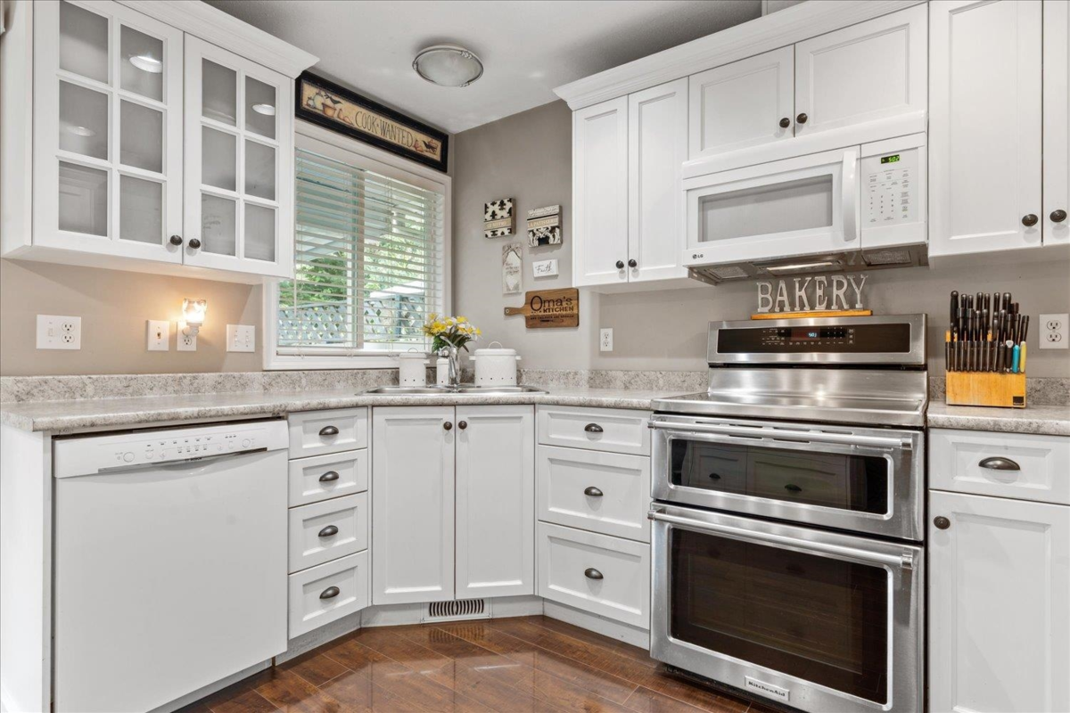 Kitchen Island Photo of 36 45175 Wells Road, Chilliwack, BC