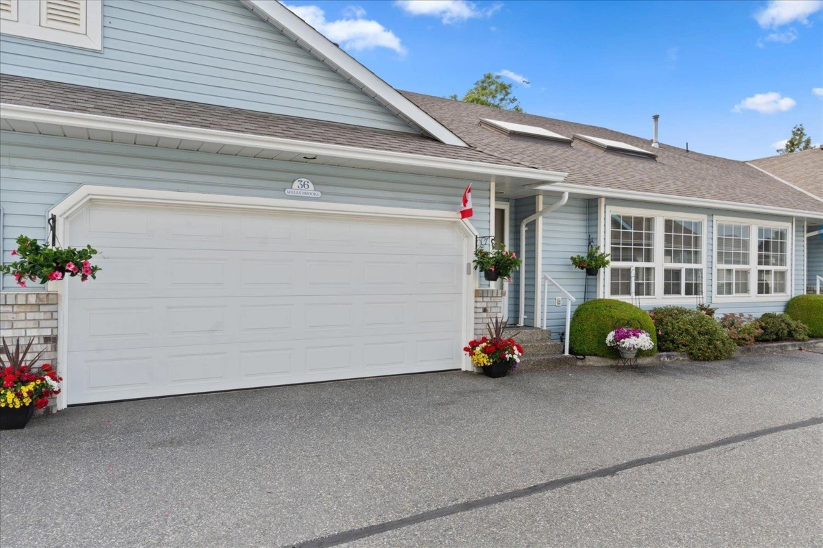 Living Room Photo of 36 45175 Wells Road, Chilliwack, BC