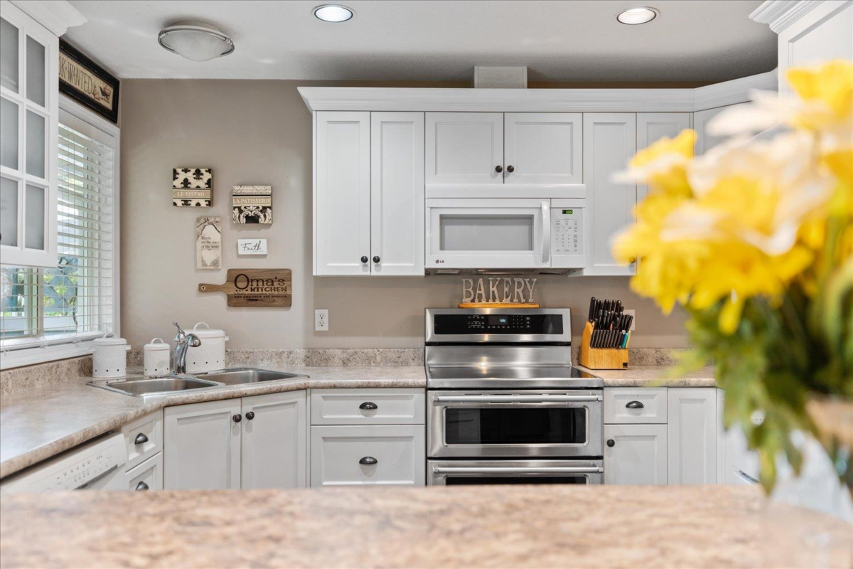 Primary Bathroom Photo of 36 45175 Wells Road, Chilliwack, BC