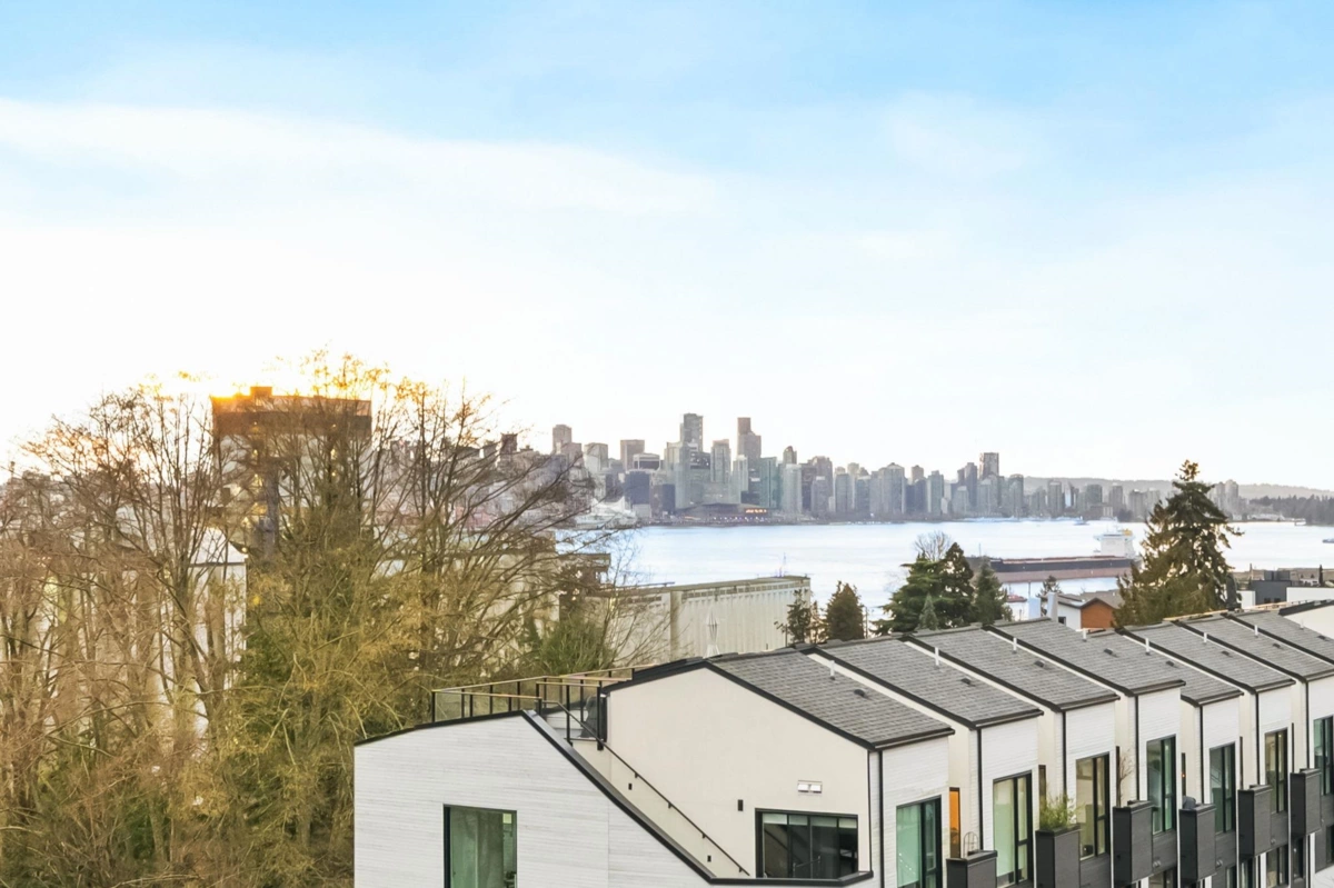Breakfast Nook Photo of 304 707 E 3rd Street, North Vancouver, BC
