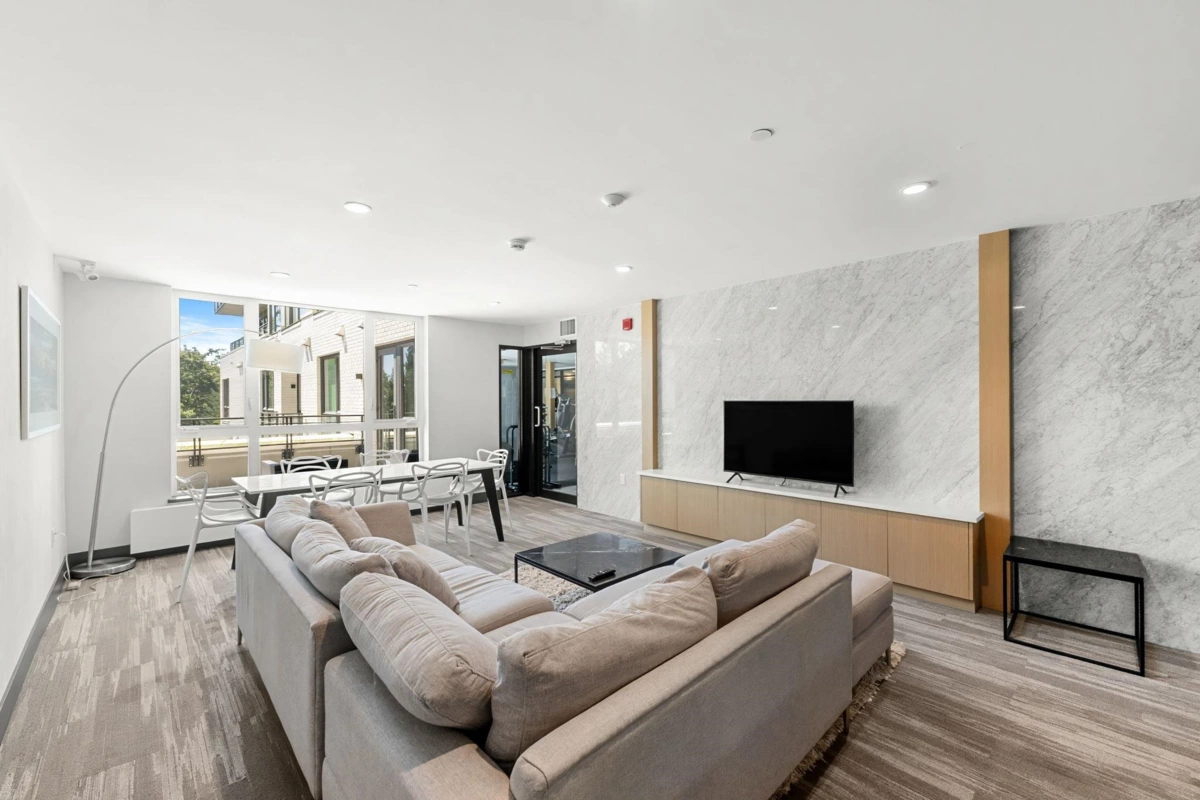 Entry Foyer Photo of 304 707 E 3rd Street, North Vancouver, BC