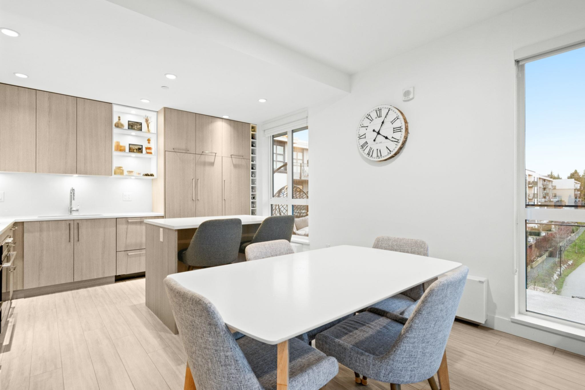 Family Room Photo of 304 707 E 3rd Street, North Vancouver, BC