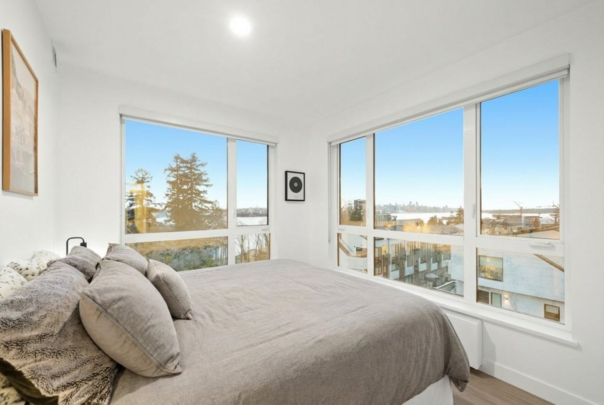 Kitchen Island Photo of 304 707 E 3rd Street, North Vancouver, BC