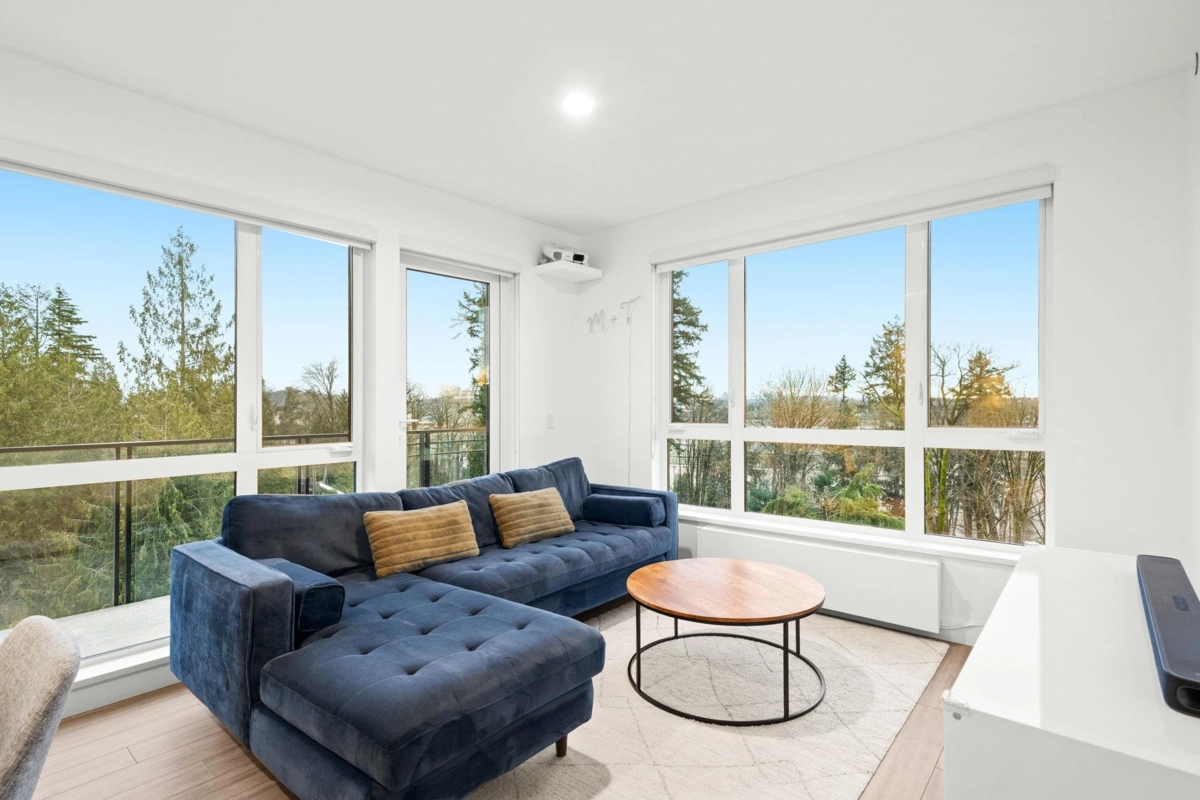 Living Room Photo of 304 707 E 3rd Street, North Vancouver, BC