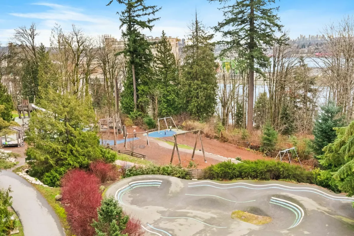 Loft / Bonus Room Photo of 304 707 E 3rd Street, North Vancouver, BC