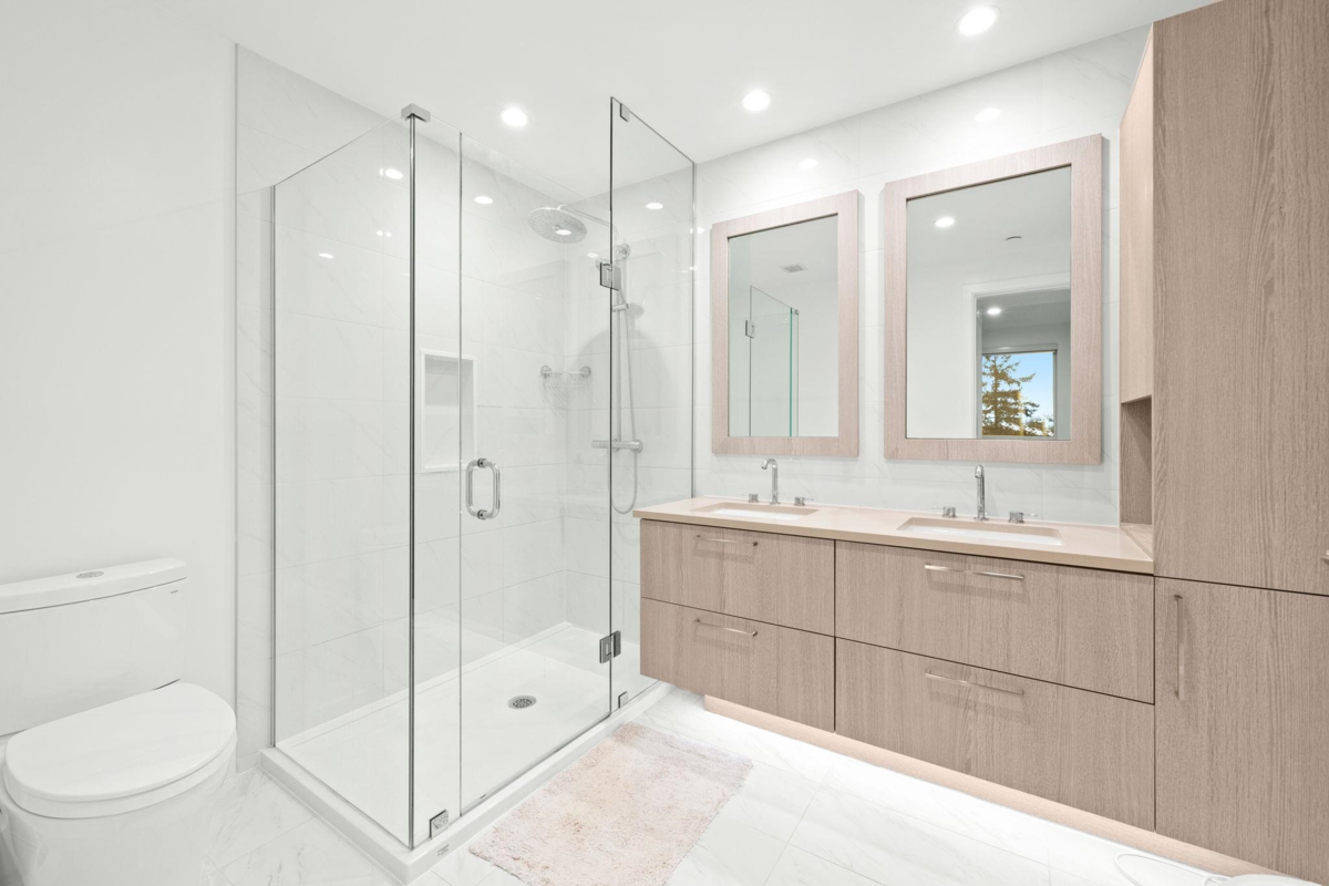 Primary Bedroom Photo of 304 707 E 3rd Street, North Vancouver, BC