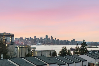 304 707 E 3rd Street, North Vancouver, BC, Queensbury — 3 bed apartment/condo for sale