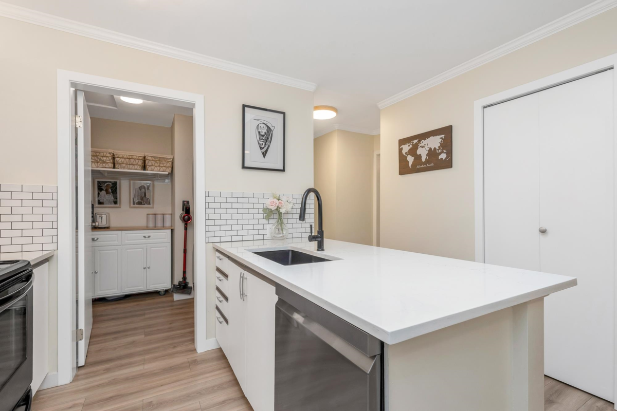 Guest Bathroom Photo of 1206 1750 Mckenzie Road, Abbotsford, BC