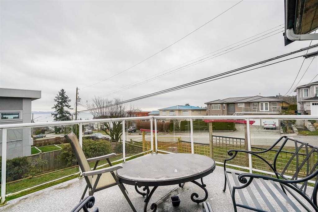 Office / Den Photo of 15708 Cliff Avenue, White Rock, BC