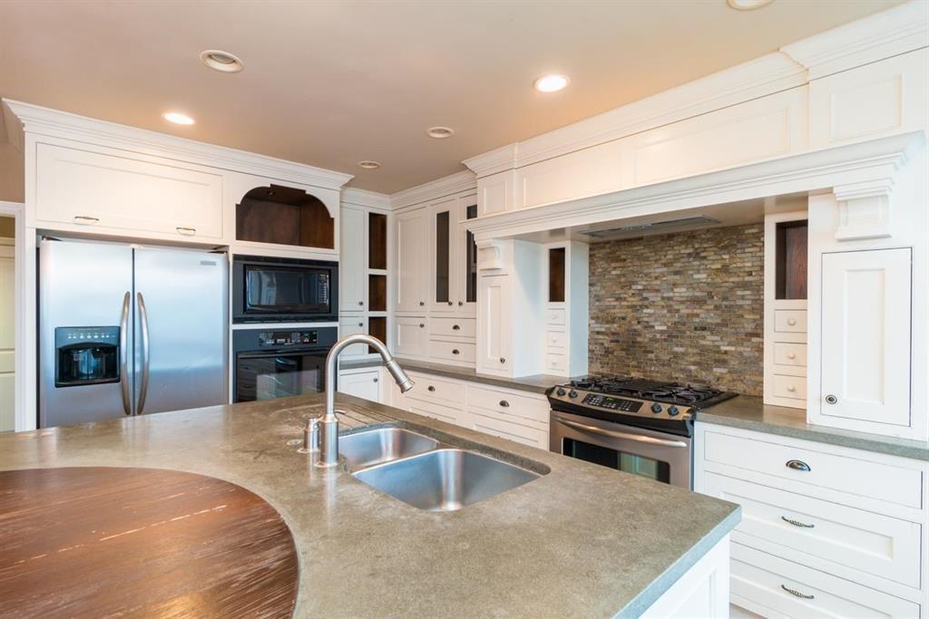 Primary Bathroom Photo of 15708 Cliff Avenue, White Rock, BC