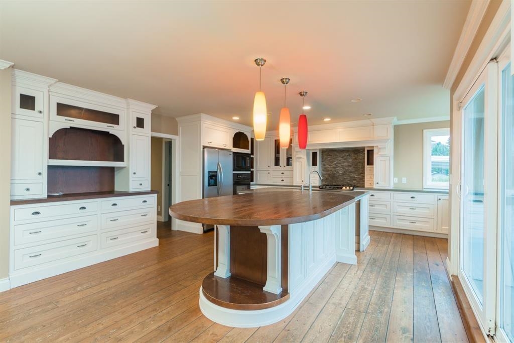 Primary Bedroom Photo of 15708 Cliff Avenue, White Rock, BC