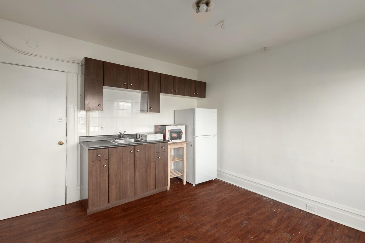 Kitchen Photo of 236 W 12th Avenue, Vancouver, BC