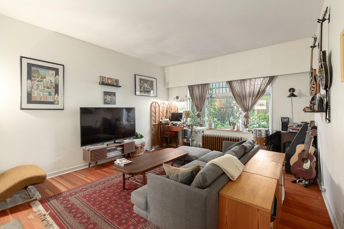 Primary Bedroom Photo of 236 W 12th Avenue, Vancouver, BC