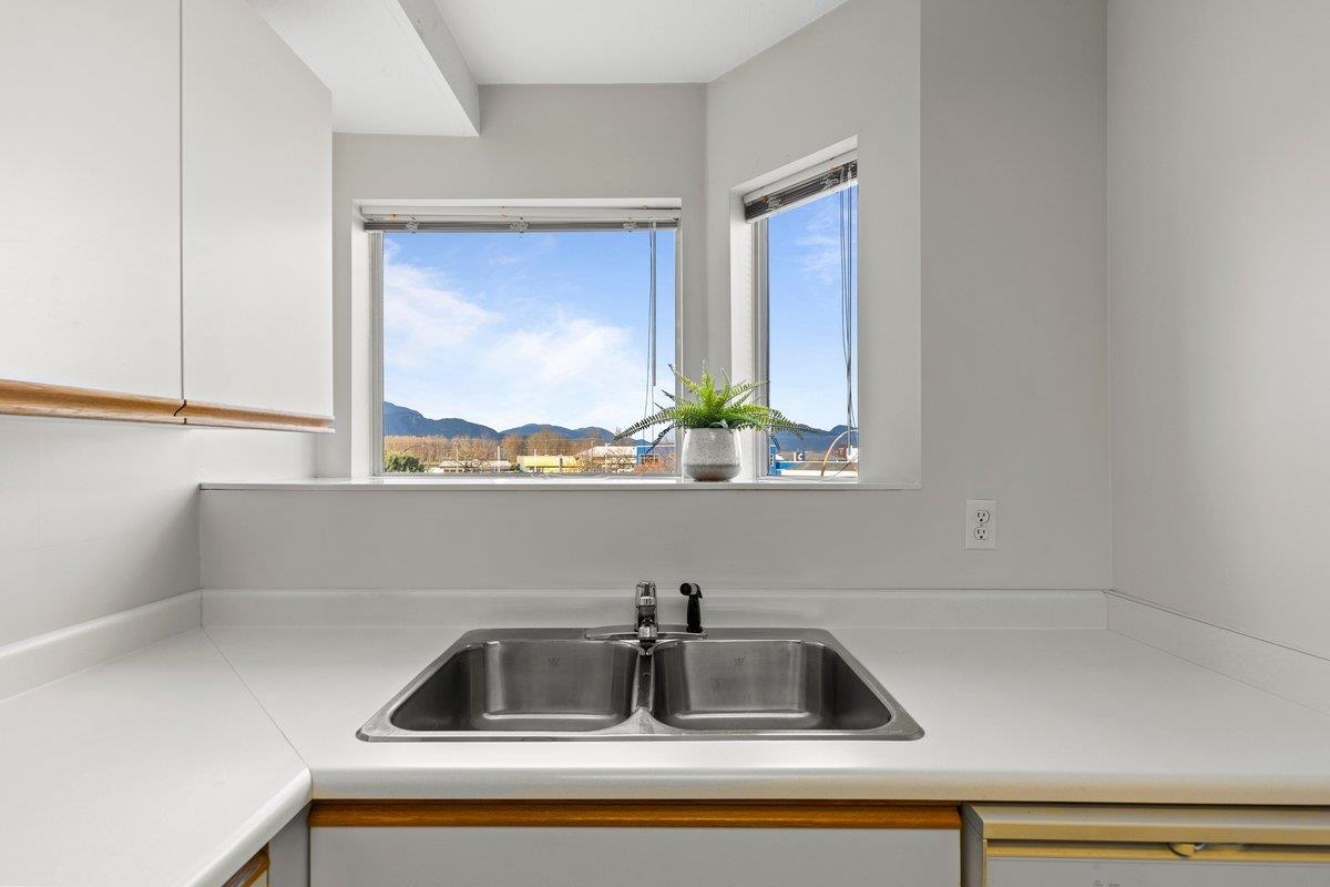 Kitchen Photo of 210 7651 Amber Drive, Chilliwack, BC