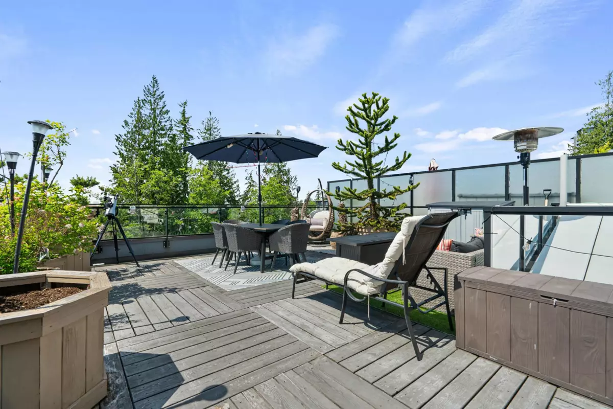 Entry Foyer Photo of 405 9350 University High Street, Burnaby, BC