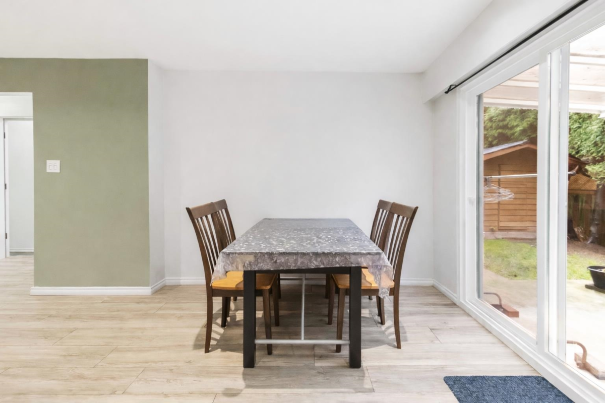 Family Room Photo of 11286 Kingcome Avenue, Richmond, BC