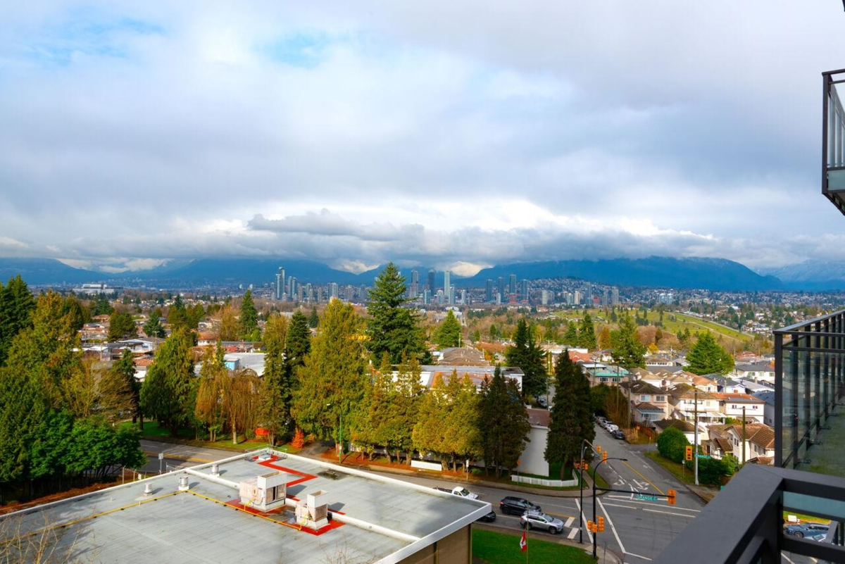 Guest Bathroom Photo of 707 4711 Hazel Street, Burnaby, BC