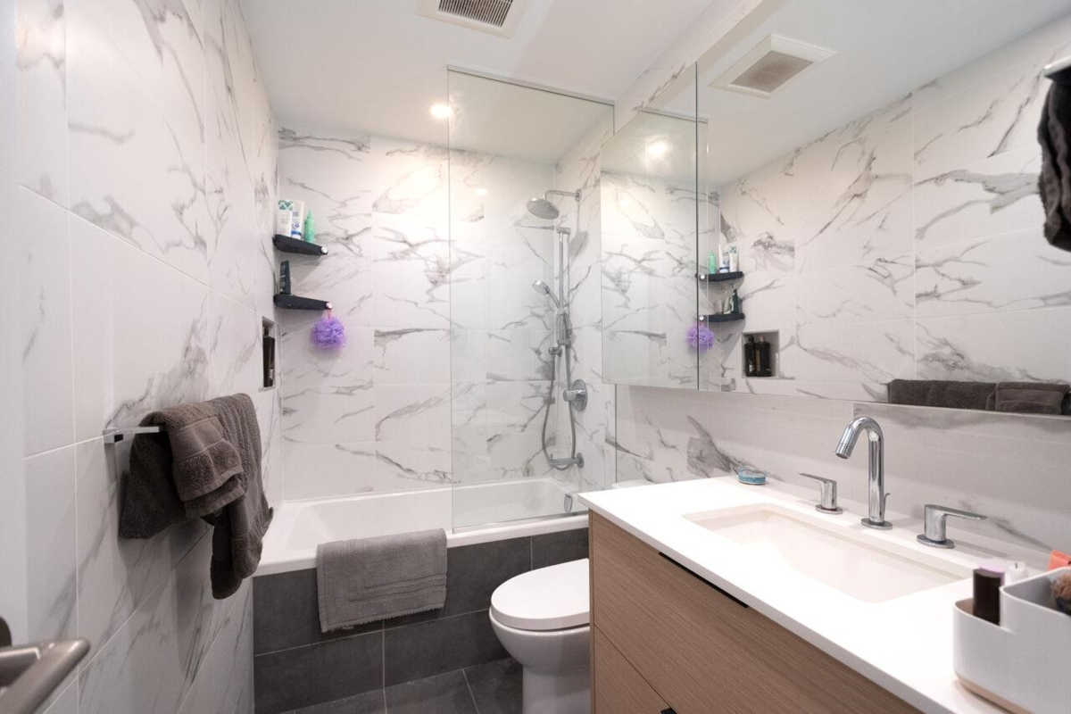 Hallway Photo of 707 4711 Hazel Street, Burnaby, BC