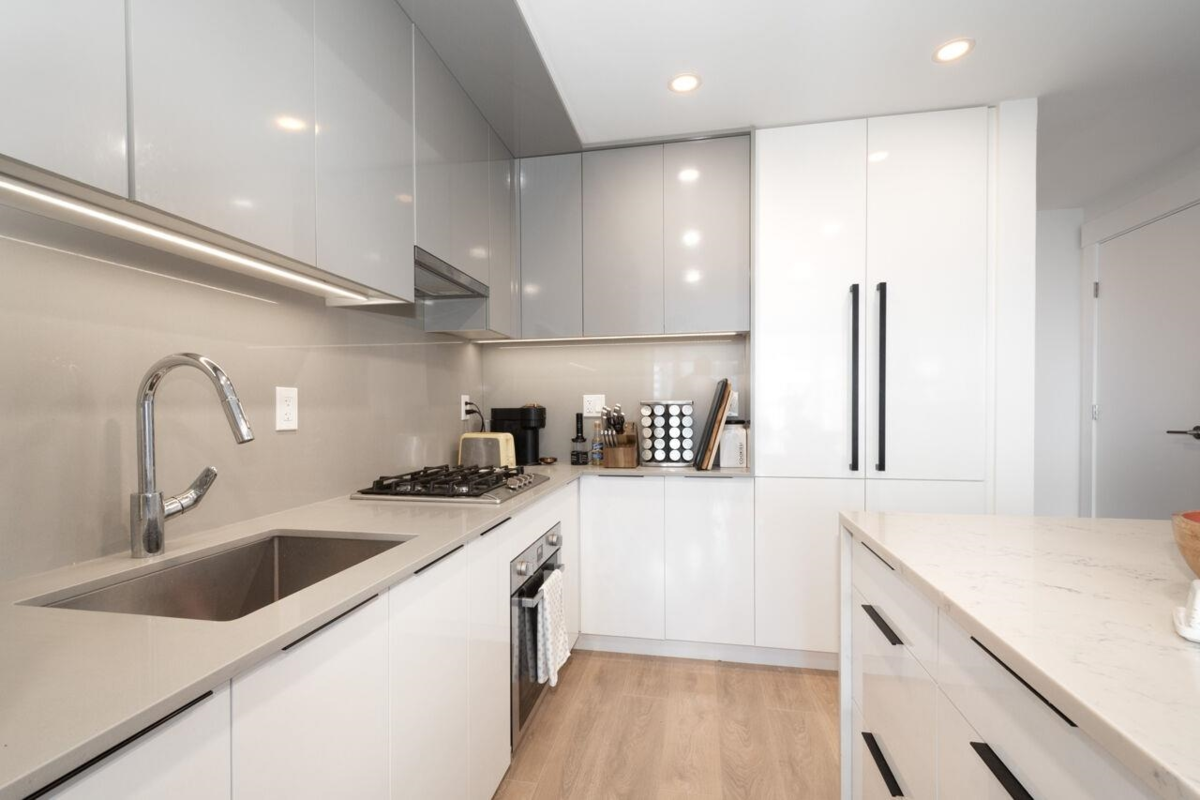 Kitchen Island Photo of 707 4711 Hazel Street, Burnaby, BC