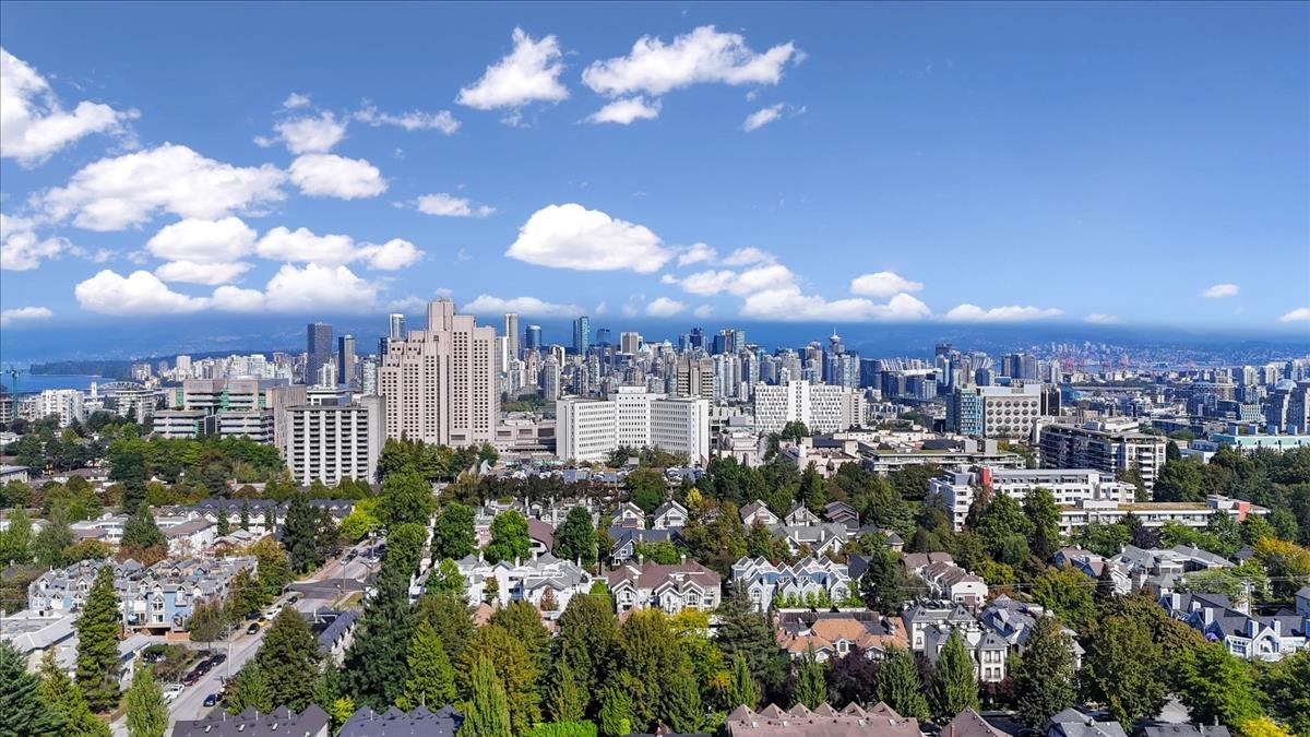 Outdoor Patio Photo of 307 876 W 16th Avenue, Vancouver, BC