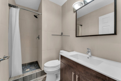 Mudroom Photo of 307 876 W 16th Avenue, Vancouver, BC
