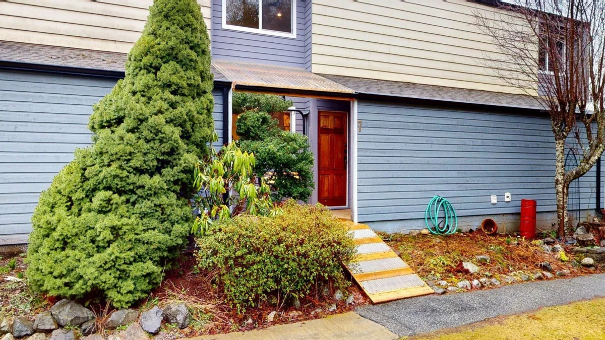 Exterior Rear Photo of 7 38455 Wilson Crescent, Squamish, BC