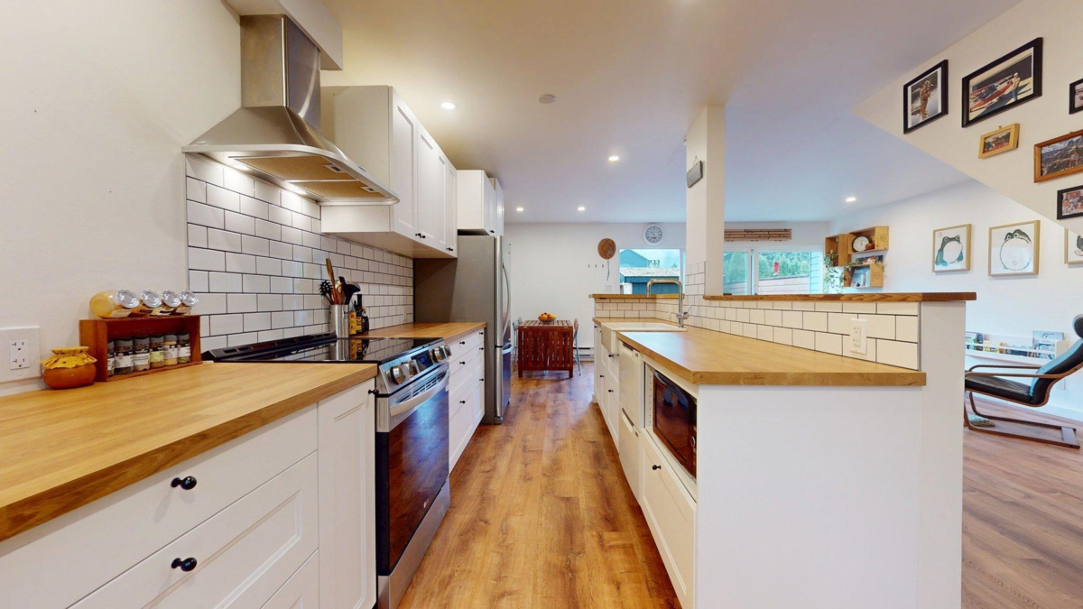 Guest Bathroom Photo of 7 38455 Wilson Crescent, Squamish, BC