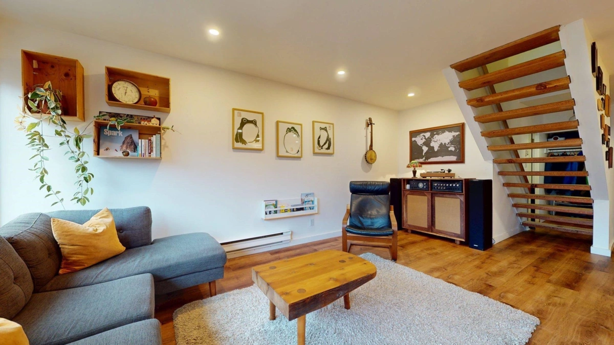 Kitchen Island Photo of 7 38455 Wilson Crescent, Squamish, BC
