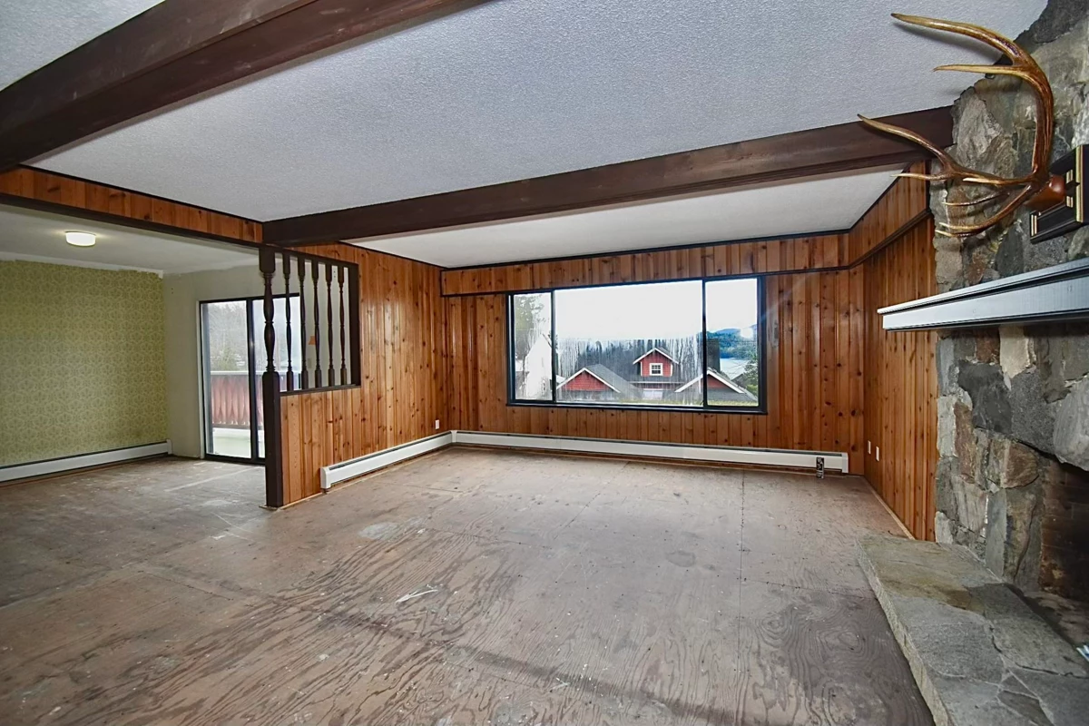 Breakfast Nook Photo of 631 Wyngaert Road, Gibsons, BC