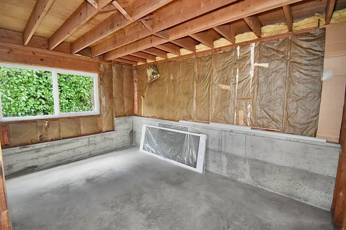 Entry Foyer Photo of 631 Wyngaert Road, Gibsons, BC