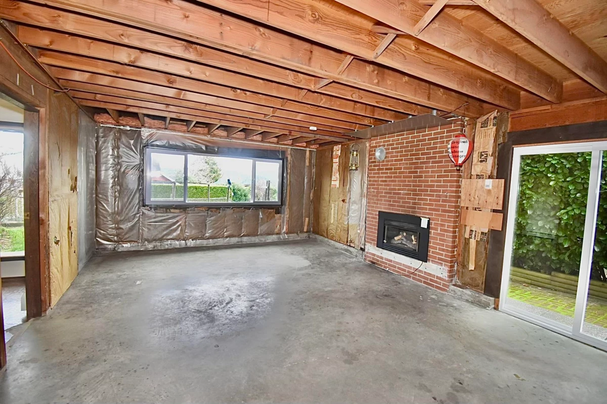 Hallway Photo of 631 Wyngaert Road, Gibsons, BC