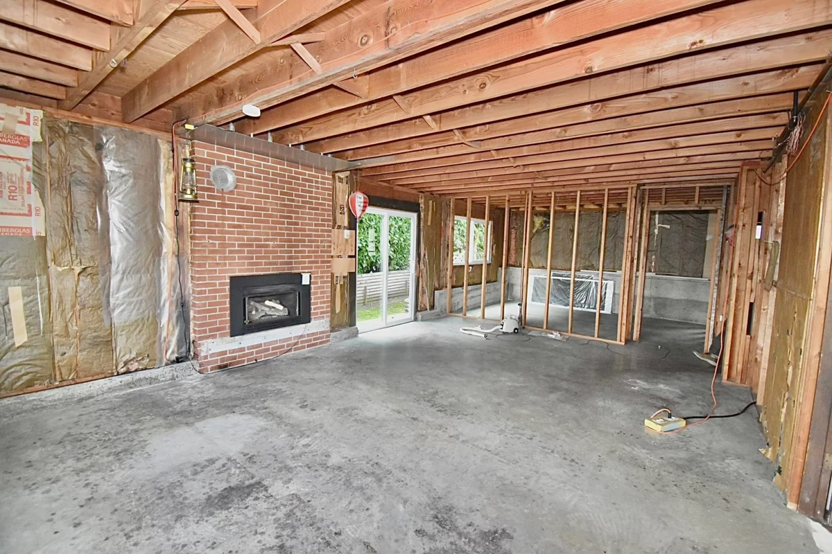 Mudroom Photo of 631 Wyngaert Road, Gibsons, BC