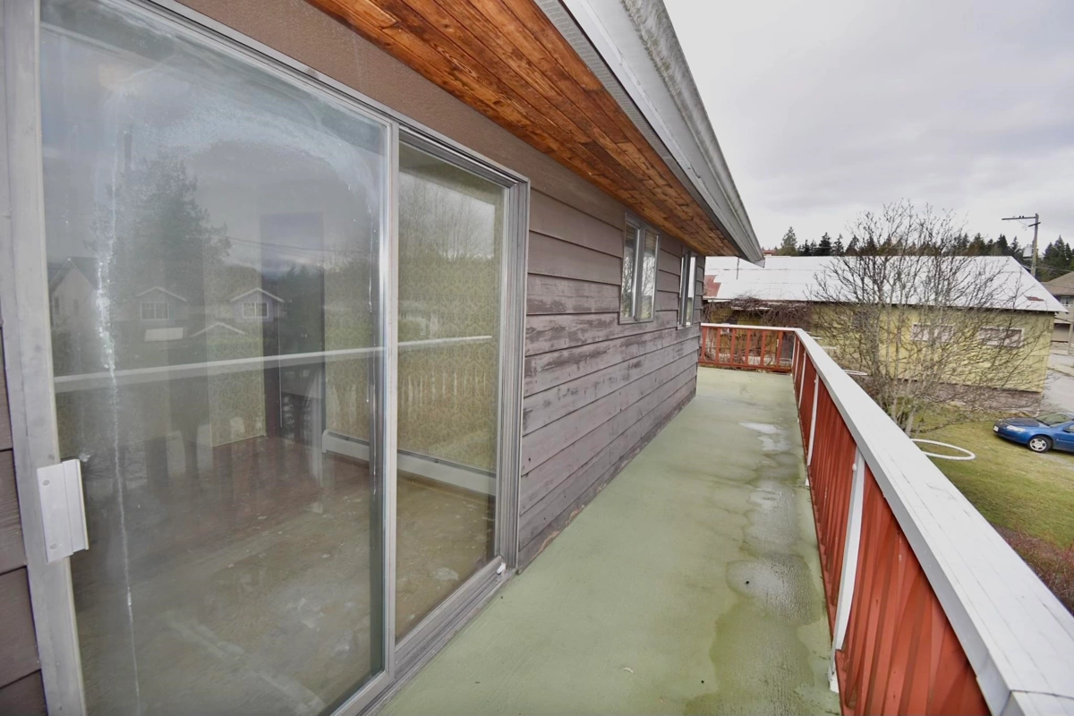 Powder Room Photo of 631 Wyngaert Road, Gibsons, BC