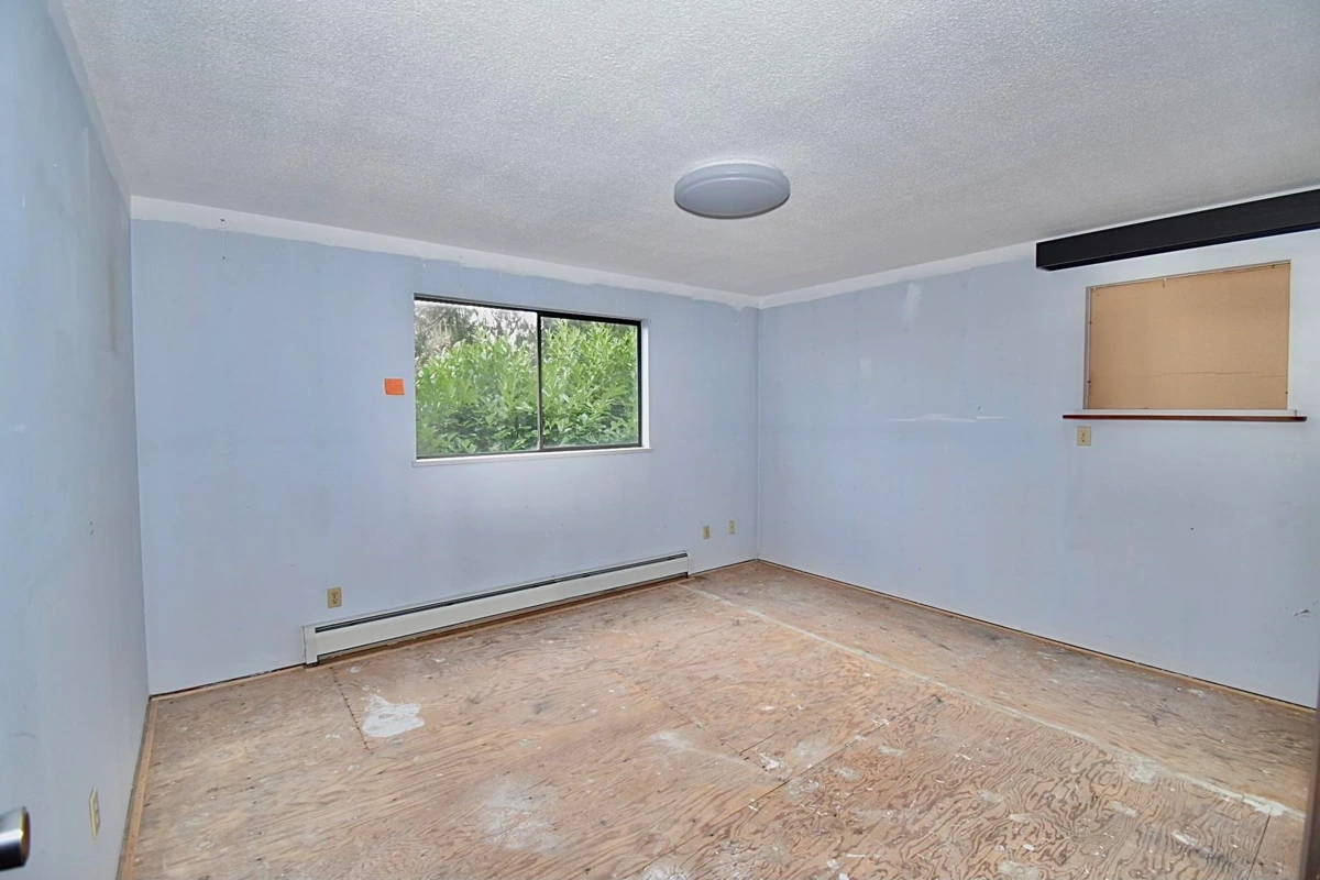 Primary Bedroom Photo of 631 Wyngaert Road, Gibsons, BC