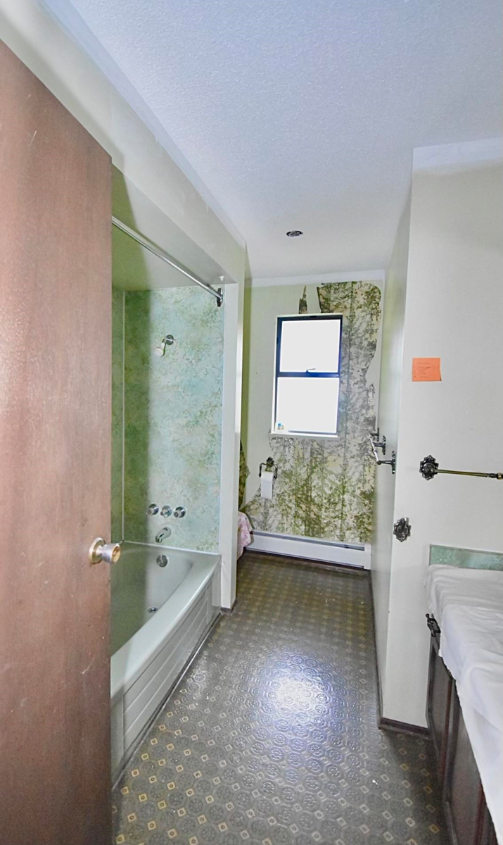 Walk-In Closet Photo of 631 Wyngaert Road, Gibsons, BC