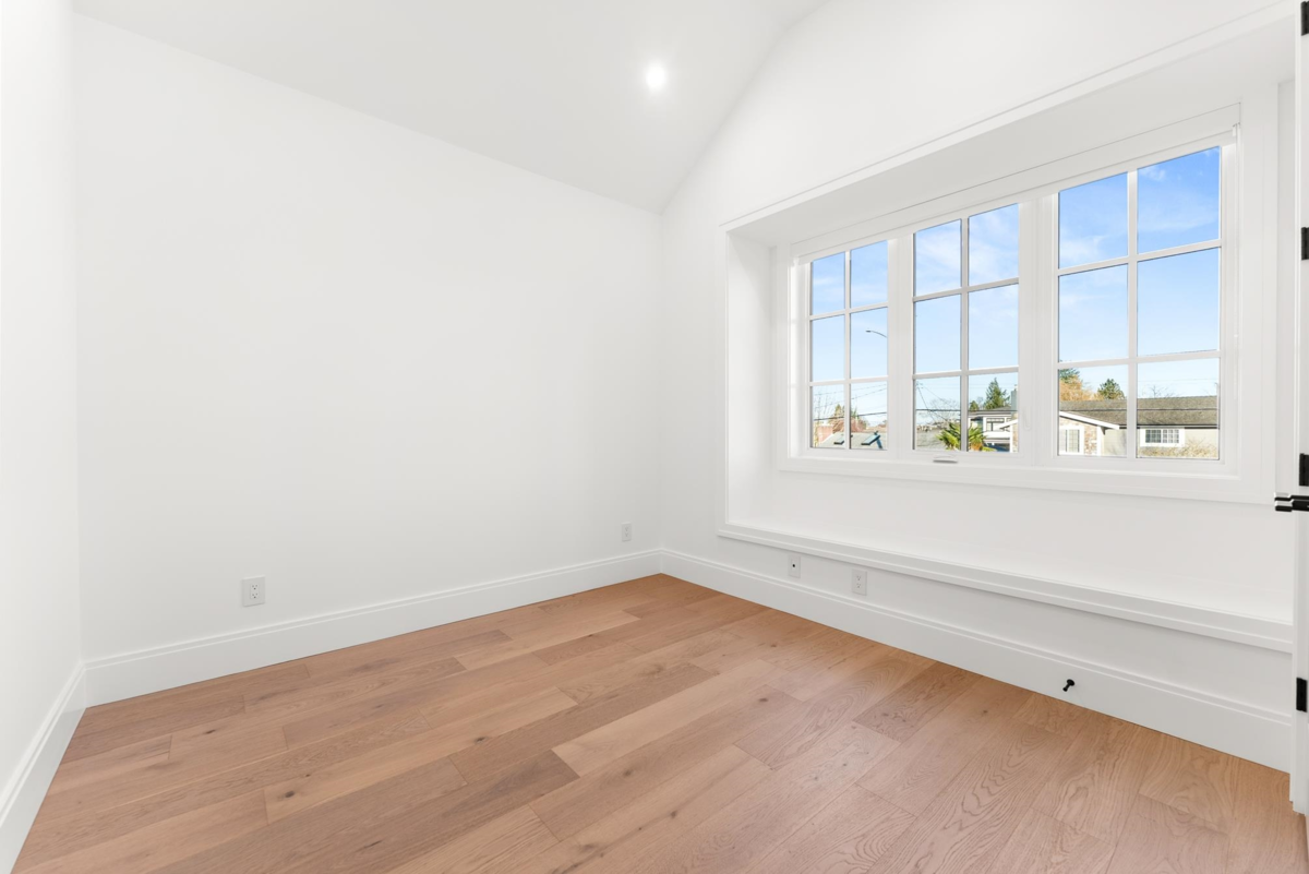 Primary Bathroom Photo of 245 66 Street, Delta, BC