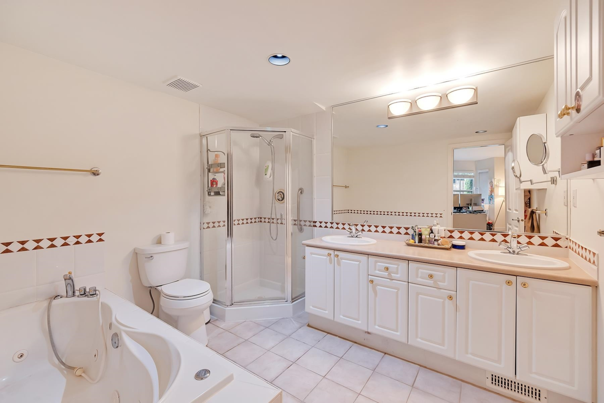 Hallway Photo of 18 1550 Larkhall Crescent, North Vancouver, BC