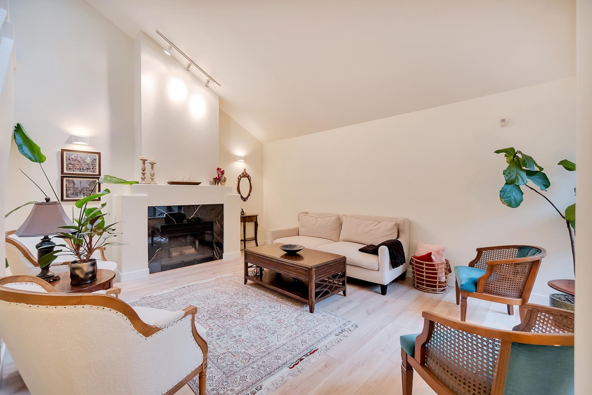 Kitchen Photo of 18 1550 Larkhall Crescent, North Vancouver, BC