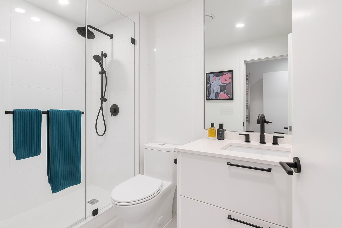 Hallway Photo of 146 545 E 2nd Street, North Vancouver, BC