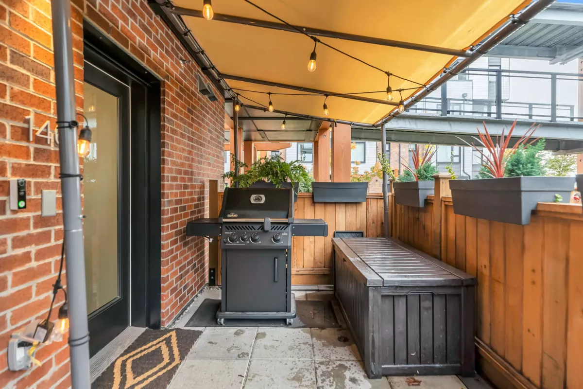 Kitchen Island Photo of 146 545 E 2nd Street, North Vancouver, BC