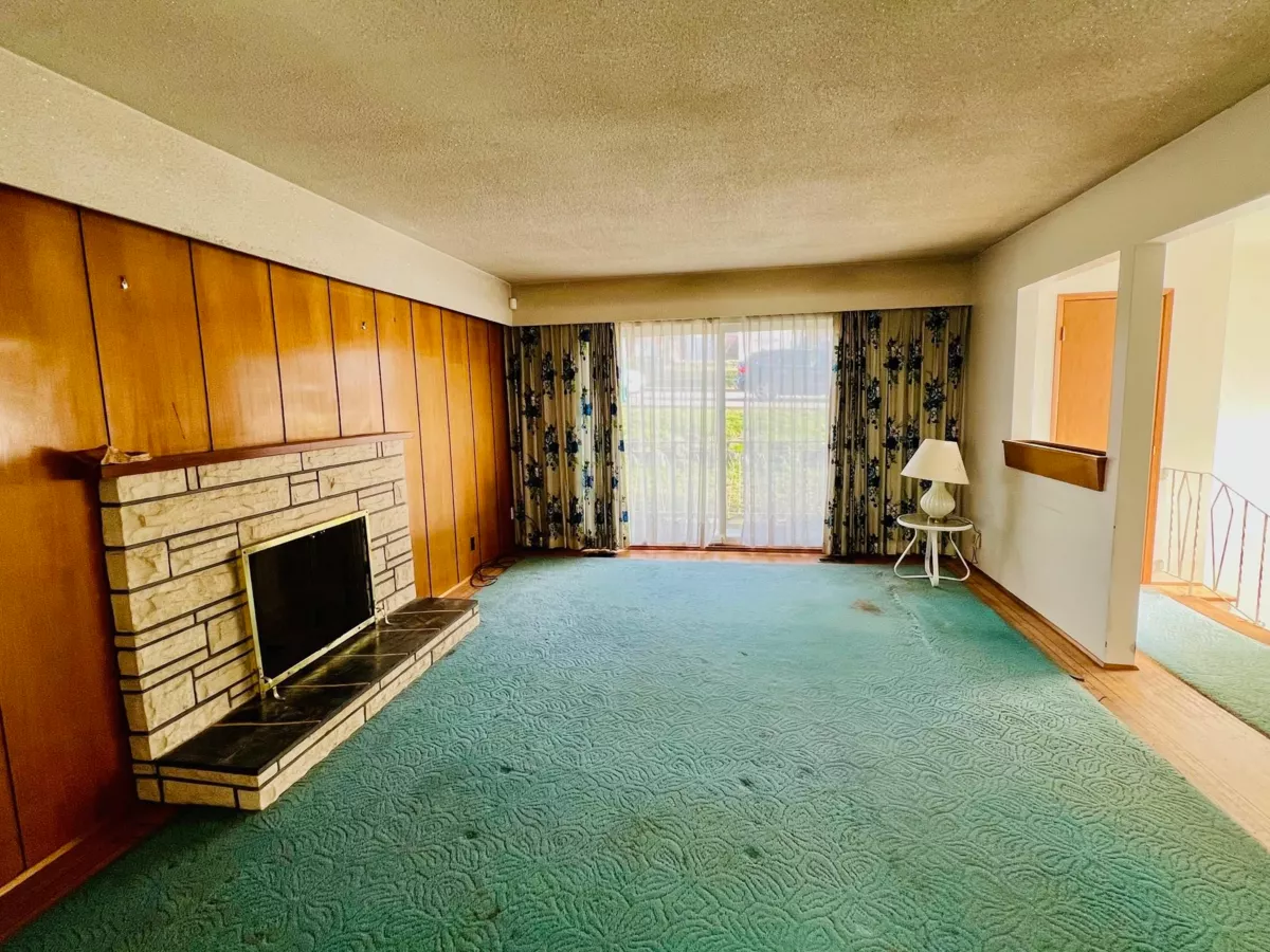 Breakfast Nook Photo of 4695 Nanaimo Street, Vancouver, BC